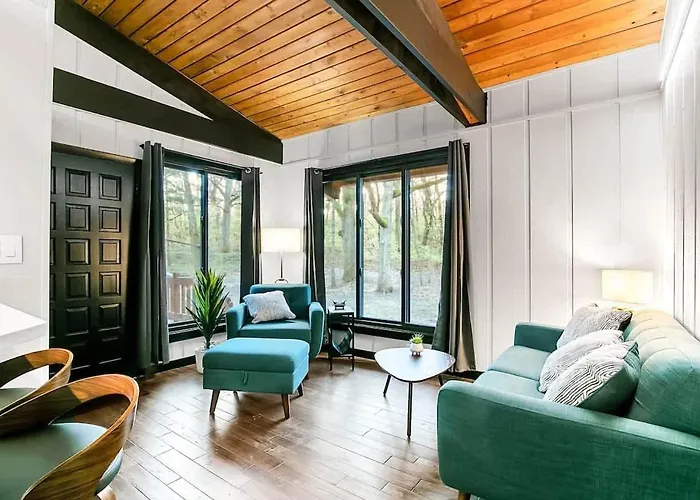Private 1 Bed W/loft On 5 Wooded Acres + Rock Ferienhaus *