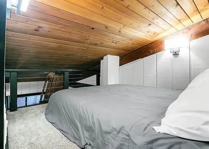 Private 1 Bed W/loft On 5 Wooded Acres + Rock *