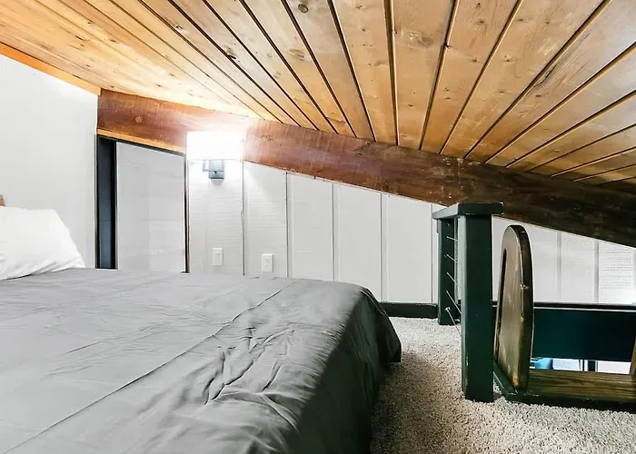 Private 1 Bed W/loft On 5 Wooded Acres + Rock McHenry